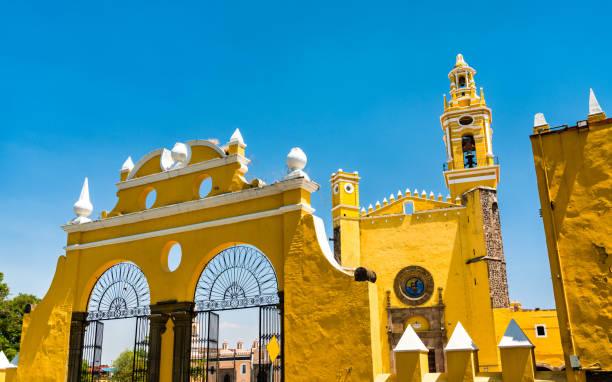 san gabriel friary in cholula, mexico - sao gabriel tower imagens e fotografias de stock