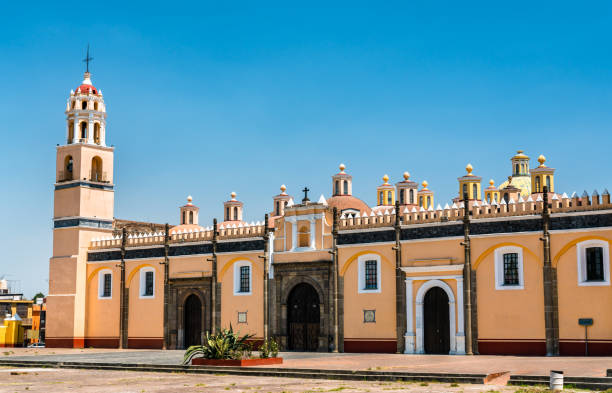 capilla real de naturales at san gabriel friary in cholula, mexico - sao gabriel tower imagens e fotografias de stock