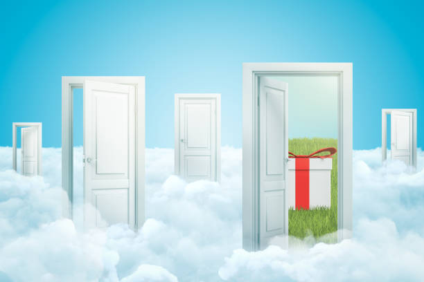 representación en 3d de cinco puertas de pie sobre nubes esponjosas, una puerta que conduce al césped verde con caja de regalo en él. - opportunity door new cloud fotografías e imágenes de stock