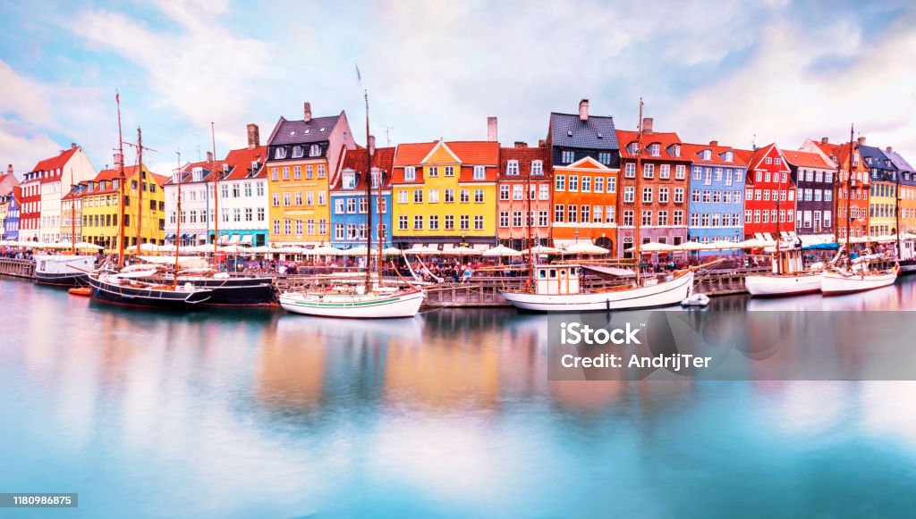 Phong Cảnh Huyền Diệu Hấp Dẫn Chưa Từng Có Với Những Chiếc Thuyền Ở Nyhavn  Nổi Tiếng Ở Thủ Đô Copenhagen Của Đan Mạch Những Nơi Kỳ Lạ Tuyệt Vời Sự Hấp