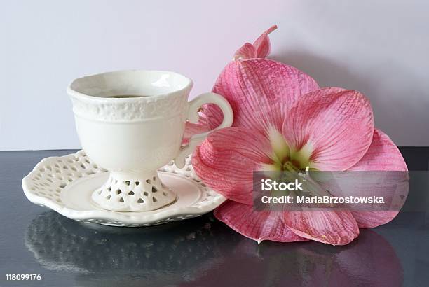 コーヒーや Amarillis の花 - アマリリスのストックフォトや画像を多数ご用意 - アマリリス, カップ, カラー画像