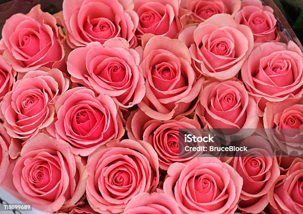 Bouquet Di Rose Rosa - Fotografie stock e altre immagini di Bouquet - Bouquet, Capolino, Composizione orizzontale
