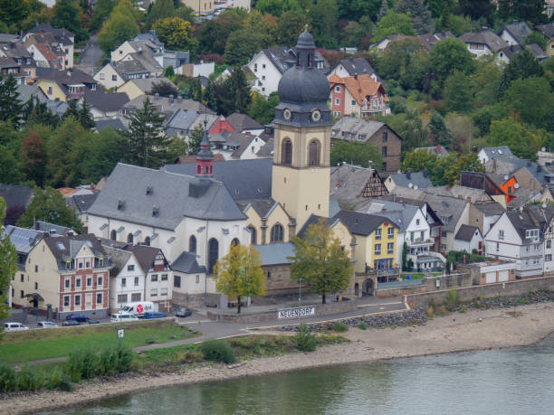 a cidade de koblenz e o rio rhine - koblenz rhine river river city - fotografias e filmes do acervo