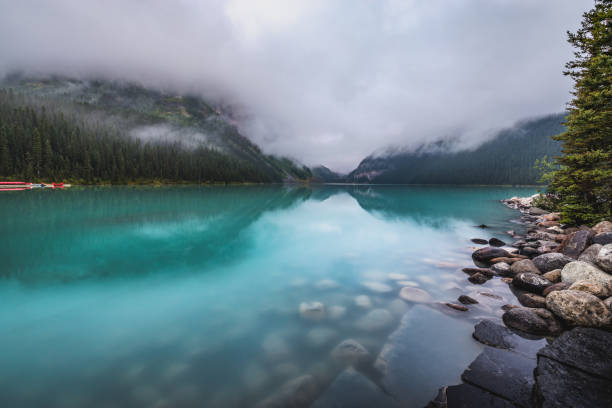 istock Lake Louise Cabin 1181025045
