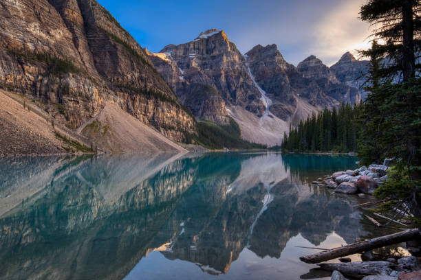istock Moraine Lake at Sunset 1181027109