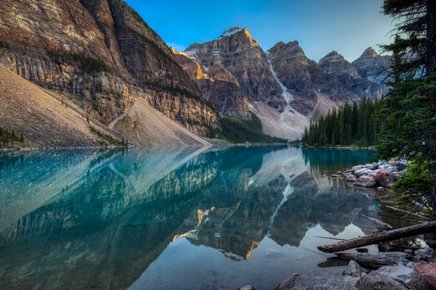 istock Moraine Lake at Sunset 1181027151