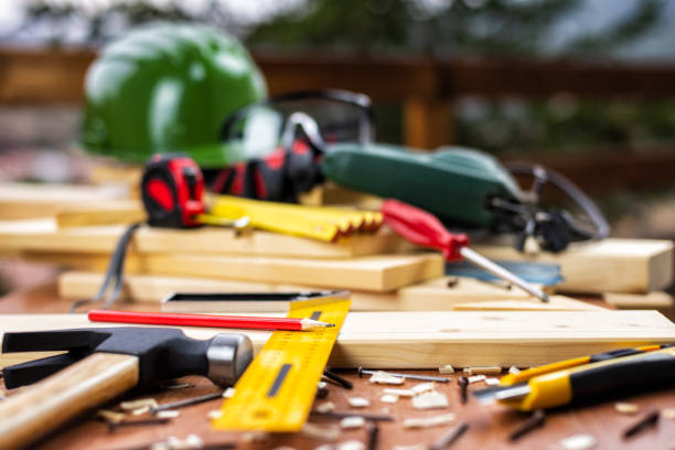 herramientas de trabajo de carpenter. carpintería. - the end wood timber construction fotografías e imágenes de stock