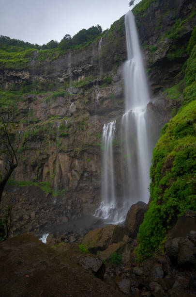 istock Famous Ozarde waterfall near Koynanagar,Satara,Maharashtra,India 1181035686