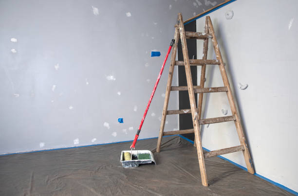 istock Ladder, roller and buckets, home renovation 1181035850