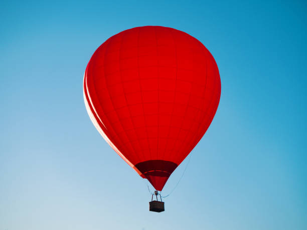 istock Hot air balloon flying 1181037951