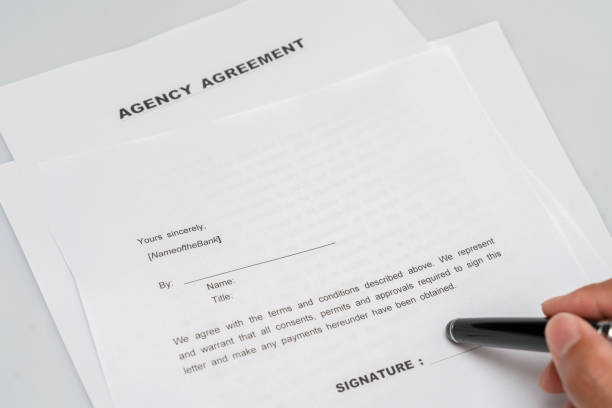 istock Agency contract form and fountain pen 1181039368