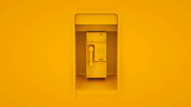 payphone público isolado no fundo amarelo. ilustração 3d - coin operated pay phone telephone communication - fotografias e filmes do acervo