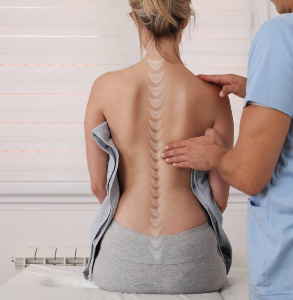 scoliosis, posture correction. chiropractic treatment, back pain relief. physiotherapy / kinesiology for female patient - human spine posture back backache imagens e fotografias de stock