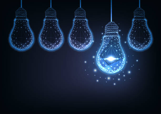 illustrations, cliparts, dessins animés et icônes de brut futuriste des ampoules électriques polygonales basses rougeogneuses sur le fond bleu foncé. - business leadership backgrounds light bulb