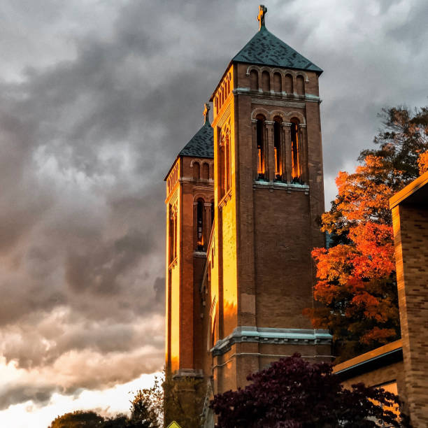 istock Afternoon Church 1181065294
