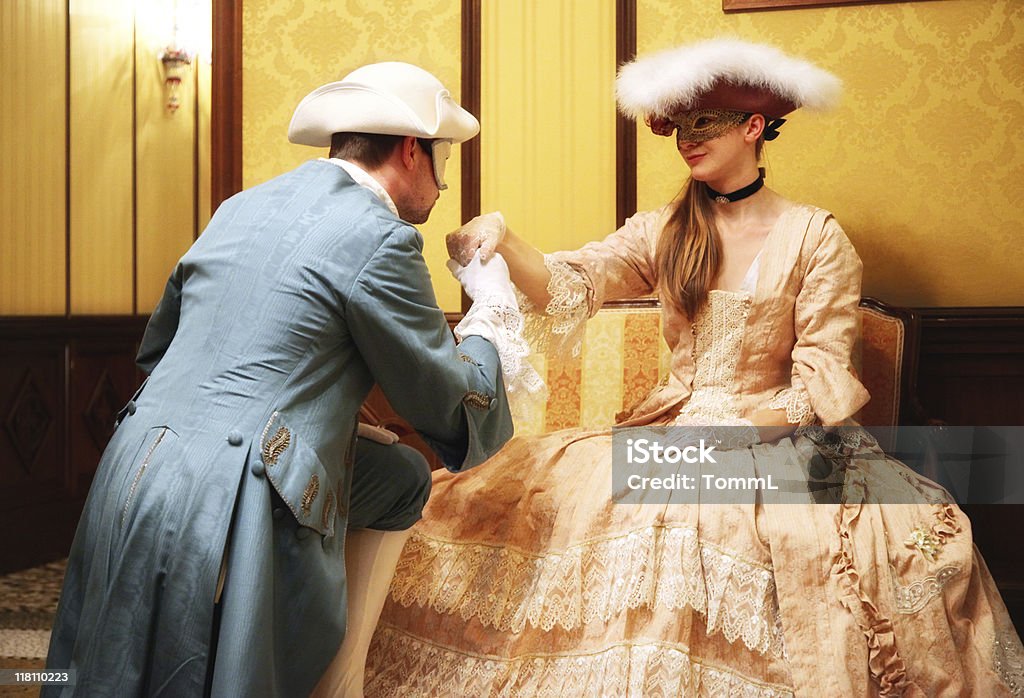 Mains de couple kissing baroque au Carnaval de Venise - Photo de Style baroque libre de droits