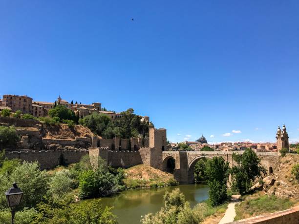 istock Alcantara Bridge in Toledo, Spain - Serene Andalusian scene 1181105261