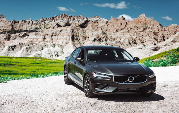 вид на новое купе volvo s60 t6 - badlands prairie landscape badlands national park стоковые фото и изображения