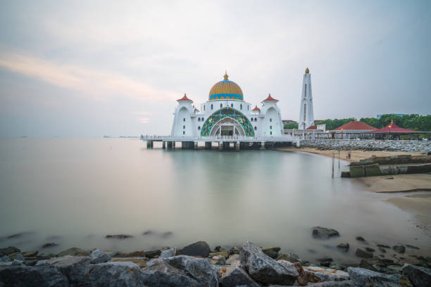 istock Malaysia Malacca channel sea Mosque 1181148400