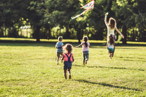 istock Kids running with kite in nature 1181150151