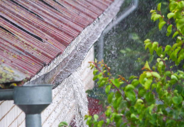 istock Close up of water overflowing from old gutter during a heavy rainfall 1181173197