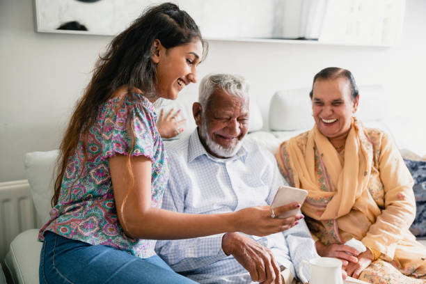 istock Showing Grandparents Phone 1181191243