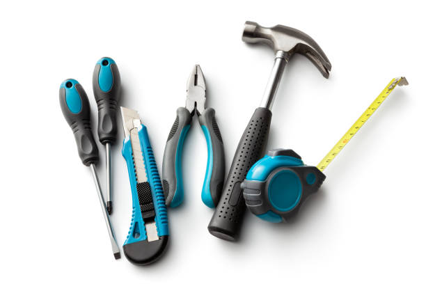 herramientas de trabajo: martillo, destornilladores, cinta de medida, pinzas y cuchillo de utilidad aislados en fondo blanco - screwdriver isolated blue work tool fotografías e imágenes de stock