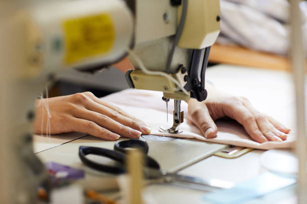 ミシンで裁縫する女性 - fashion caucasian tailor fashion designer ストックフォトと画像