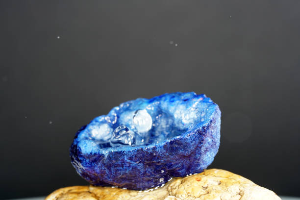istock Its beautiful layers show that the agate is a layer stone. 1181220068