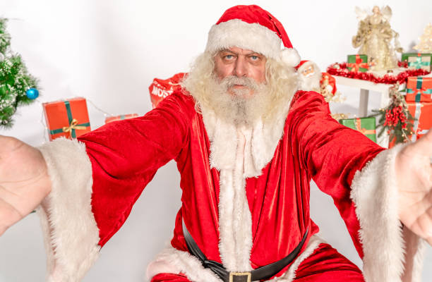 istock Angry Santa Claus looking at camera 1181220681