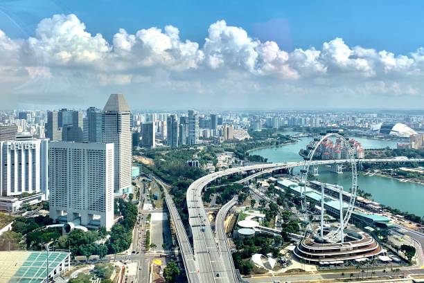 singapore flyer & east coast park (ecp) expressway, singapore - singapore street business sky foto e immagini stock