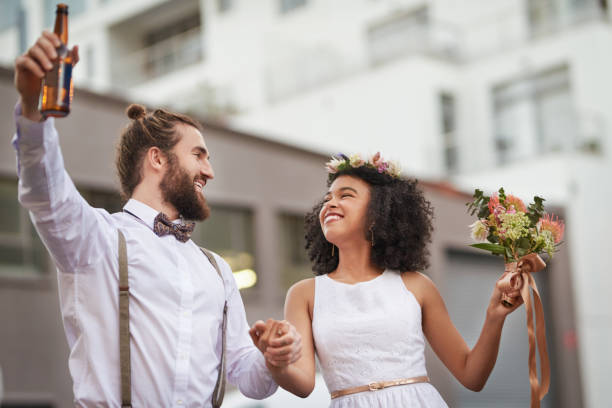 tell the world we’re married! - bride wedding freedom arms raised imagens e fotografias de stock