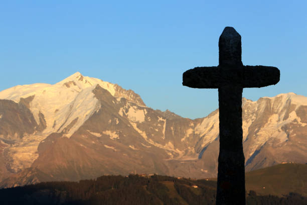 istock Stone cross on the Jaillet facing Mont Blanc. 1181252935
