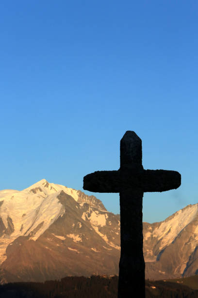 istock Stone cross on the Jaillet facing Mont Blanc. 1181254512