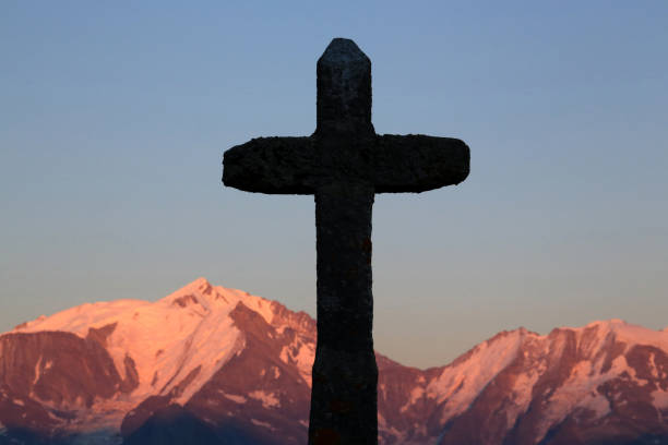 istock Stone cross on the Jaillet facing Mont Blanc. 1181255022