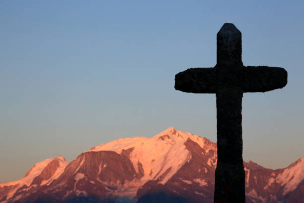 istock Stone cross on the Jaillet facing Mont Blanc. 1181255435