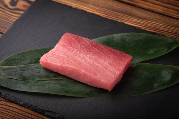 japanese raw tuna sashimi block - tuna chunks imagens e fotografias de stock