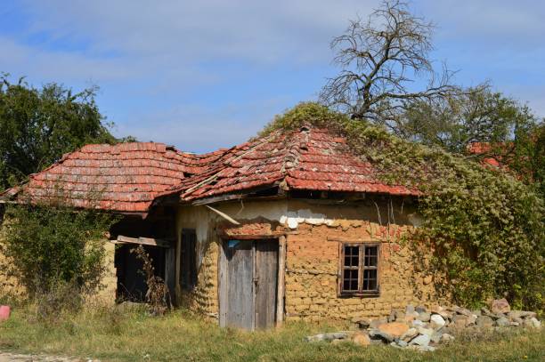 istock an old, abandoned village house 1181267376
