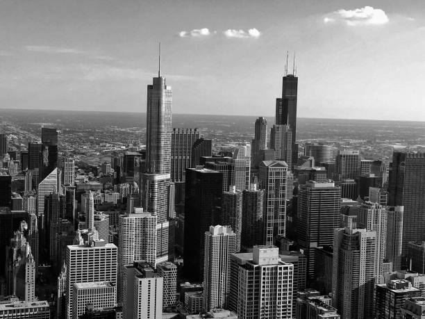 foto preto e branco da skyline de chicago - chicago black and white contemporary tower - fotografias e filmes do acervo