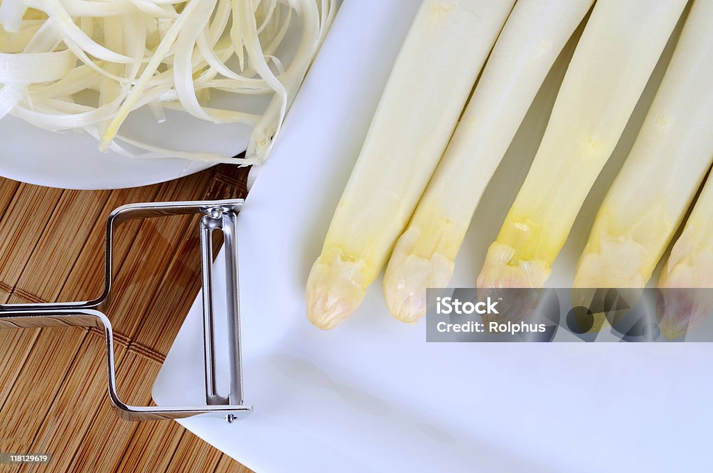 Sbucciare Asparago bianco - Foto stock royalty-free di Alimentazione sana