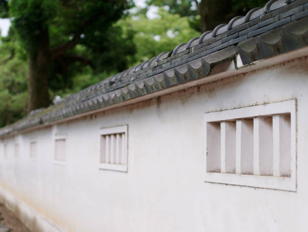小田原城の屋根タイルが施された白い壁。 - 小田原城 ストックフォトと画像