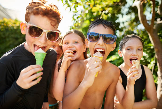 to sezon na lody! - staw woda stojąca zdjęcia i obrazy z banku zdjęć