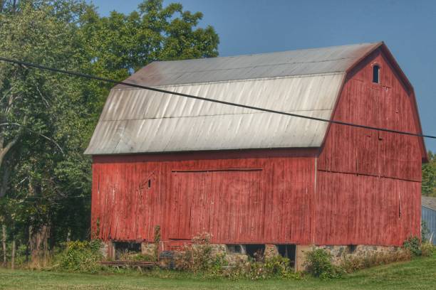 0059 - belsay road rosso i - vermont farm dairy farm agricultural building foto e immagini stock