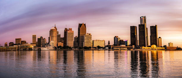 istock Detroit, Michigan - Dawn Panorama 1181334002