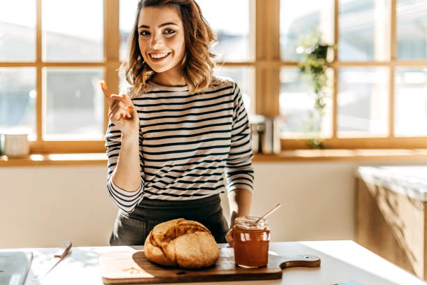 istock Woman preparing breakfast 1181335124