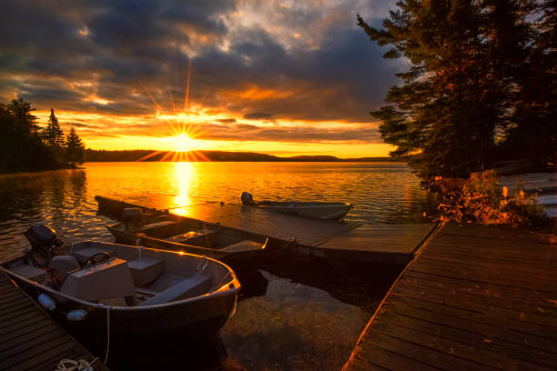 istock Sunrise at Smoke Lake 1181335228