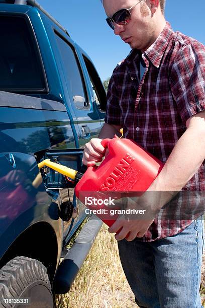 Z Serii Gazu - zdjęcia stockowe i więcej obrazów Brak paliwa - Brak paliwa, Autostop, Awaria samochodu