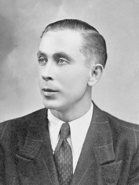 istock Portrait of handsome man in 1925 1181359889