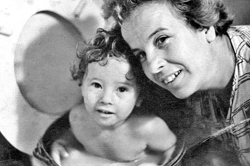 Mother and daughter in the bathroom in 1954