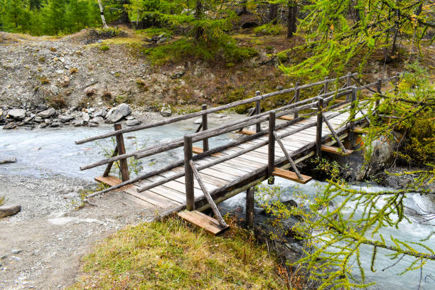Wodden bridge.